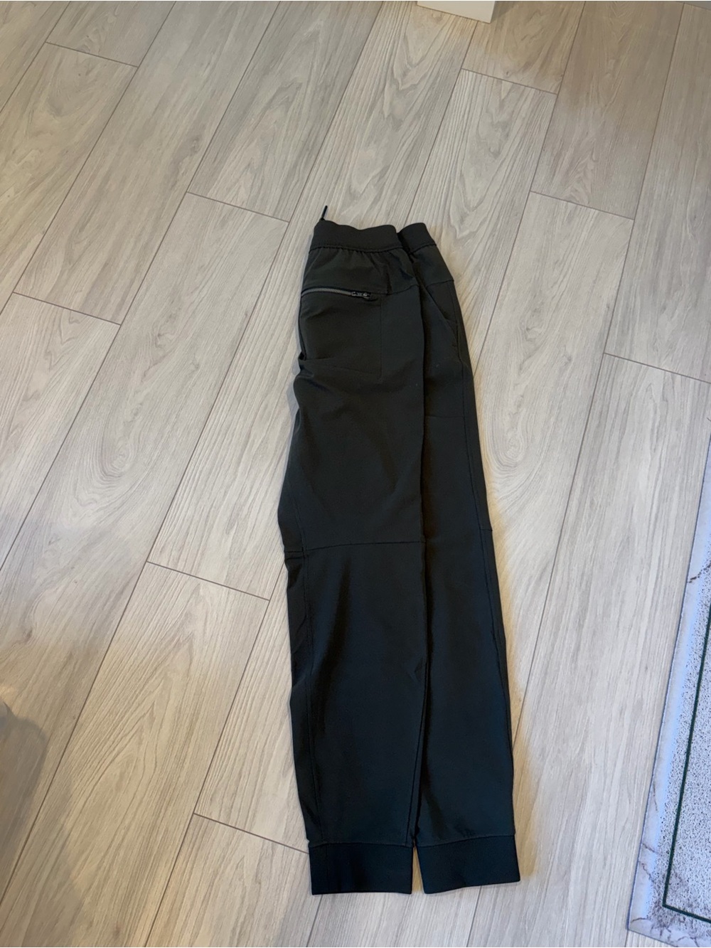 Lululemon Men’s Dark Olive Jogger Pants Size Medium Athletic Training Joggers